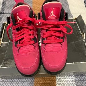 Jordan retro 4’s in USED CONDITION